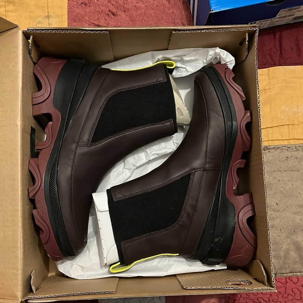 Sorel brex boot Chelsea new cinder black